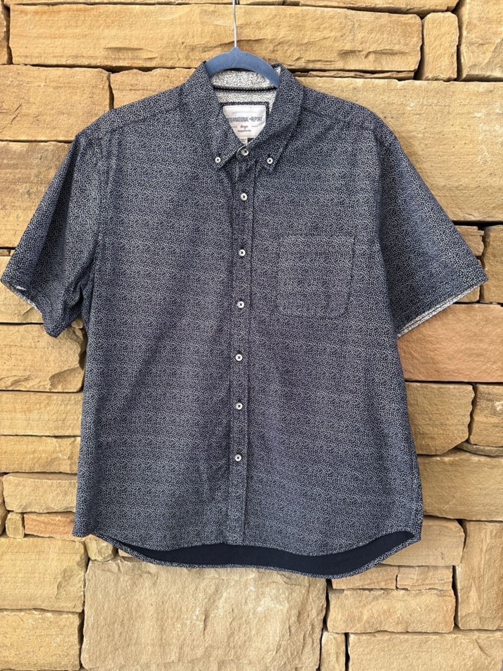 International Report Men's Short-Sleeve Button-Down Shirt in Navy Tiny Leaves
